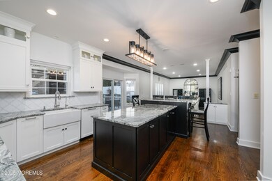 EAT IN KITCHEN