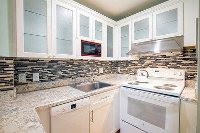 33 Jacqueline Rd unit B, Waltham, MA 02452 - photo 6