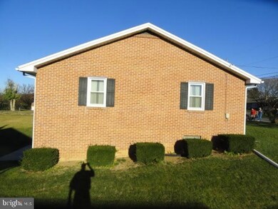 1423 Brechbill Rd unit 6, Chambersburg, PA 17202 - photo 4