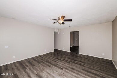 005-photo-living-room-13922616
