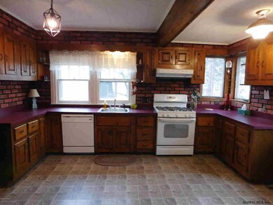 23 Mason St, Glens Falls, NY 12801 - photo 2