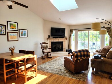 Living Room (2)