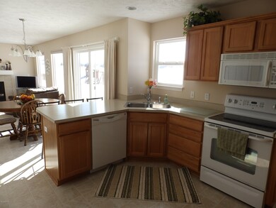 526 Oldfield Dr SE unit 82, Byron Center, MI 49315 - photo 5