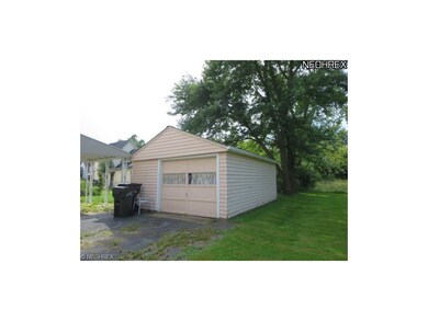 1 1/2 car garage