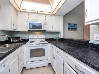 Pretty glass backsplash