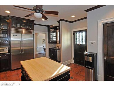 Kitchen. Large Kitchen with top of the line appliances