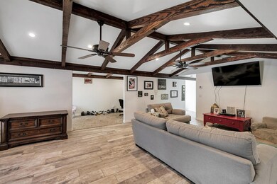 13 Livingroom 1