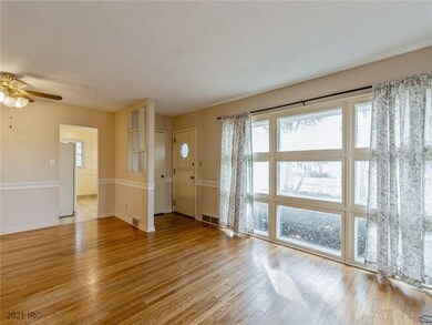 6805 University Ave, Windsor Heights, IA 50324 - photo 3