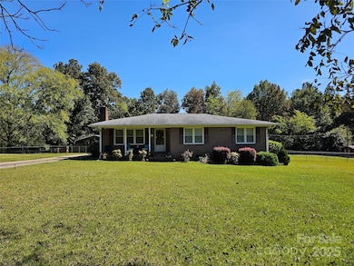 802 Linden Dr, Chester, SC 29706 - photo 3