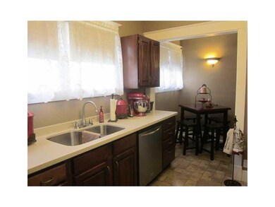 Kitchen. Gorgeous, newer kitchen cabinetry with Co