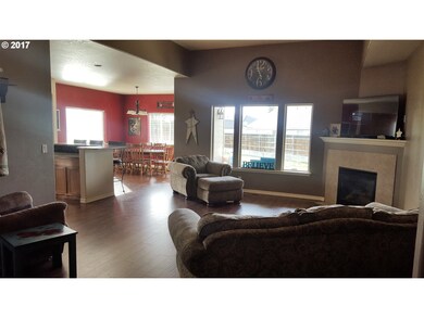 1036 SW Larkin Ct, Hermiston, OR 97838 - photo 2