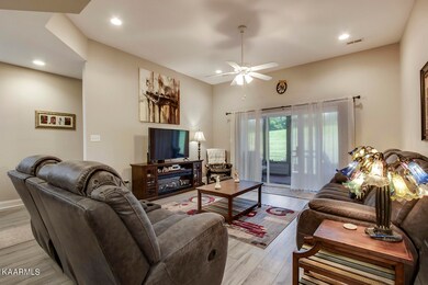 06_WillingtonPlace_604_Living02