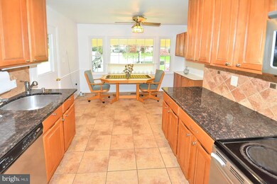 9522 Stevebrook Rd, Fairfax, VA 22032 - photo 6