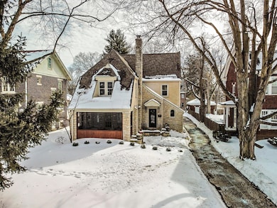 2557 E Broad St, Columbus, OH 43209 - photo 2