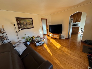 886 E Thacker St, Des Plaines, IL 60016 - photo 3