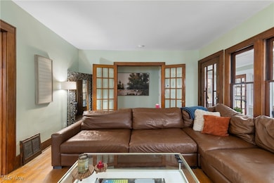 126 E Mapledale Ave, Akron, OH 44301 - photo 7