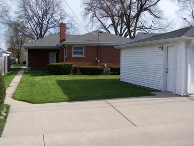 1319 E Algonquin Rd, Des Plaines, IL 60016 - photo 3