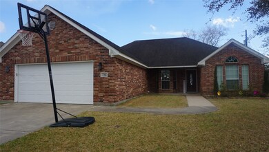 2304 Hedgerose Ln, Bay City, TX 77414 - photo 2