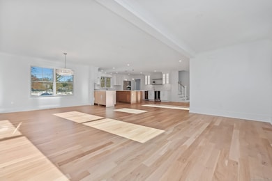 Wonderful open floor plan allows for EZ entertaini