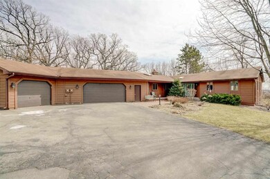 405 Bramble Ln, Brooklyn, WI 53521 - photo 2