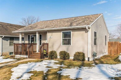 186 15th Ave SW, Cedar Rapids, IA 52404 - photo 2