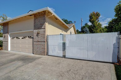 1780 Evans Cir, Medford, OR 97504 - photo 2