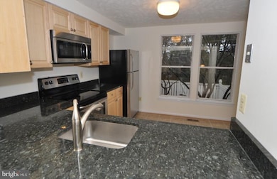 1622 Fieldthorn Dr, Reston, VA 20194 - photo 4