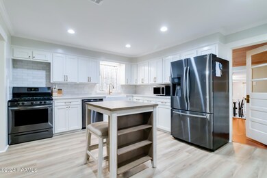 7-web-or-mls-102 E Betty St-7