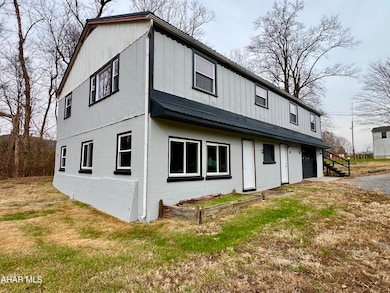 1722 Saxton Rd, Saxton, PA 16678 - photo 7