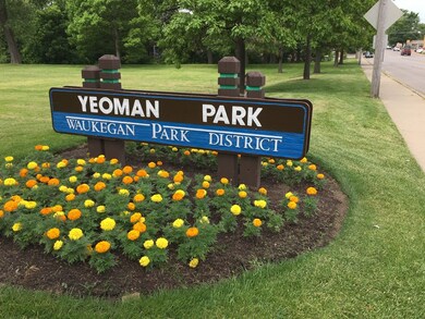 661 Yeoman St unit U4, Waukegan, IL 60085 - photo 2