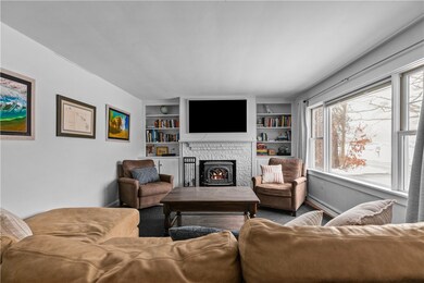 161 Mitchells Ln, Middletown, RI 02842 - photo 3