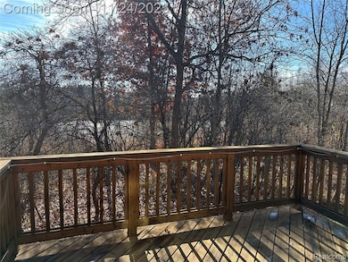 620 Shoreline Dr unit 27, Fenton, MI 48430 - photo 2