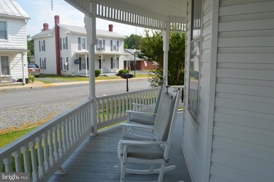 111 N High St, Edinburg, VA 22824 - photo 4