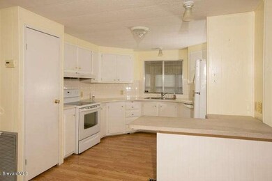 707 Silverthorn - Kitchen 1