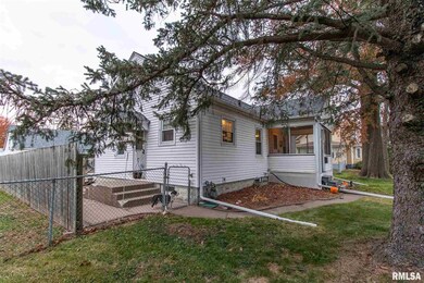 1318 N Division St, Davenport, IA 52804 - photo 2