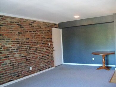 1070 Chatham Park Dr unit C, Pittsburgh, PA 15216 - photo 3