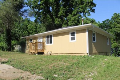 6833 Bales Ave, Kansas City, MO 64132 - photo 3