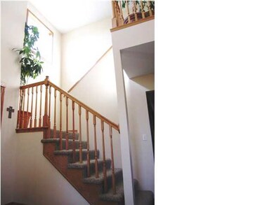 Wonderful stairway to the upstairs bedrooms