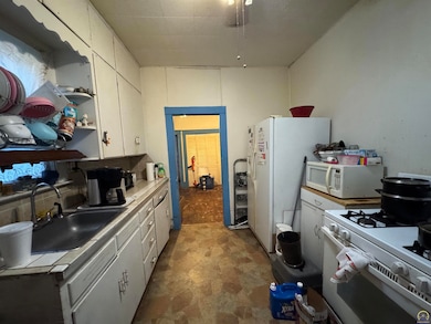 1630 SW Buchanan St, Topeka, KS 66604 - photo 3