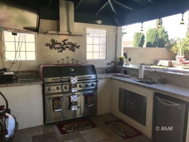 Outdoor Kitchen