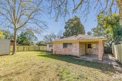 417 E Foley St, Alvin, TX 77511 - photo 7