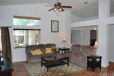 Open and very bright Living room with lots of deta