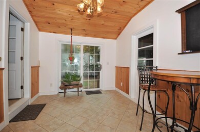 41 Dudley St, Manchester, NH 03103 - photo 2