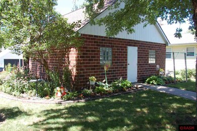 1121 N Jefferson St, New Ulm, MN 56073 - photo 4