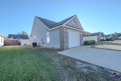 217 Wembley Dr, Warner Robins, GA 31088 - photo 2