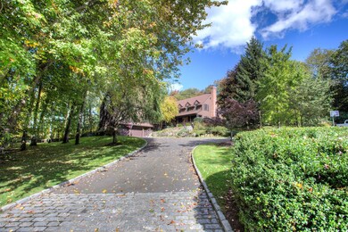 105 Davenport Farm Ln W, Stamford, CT 06903 - photo 2