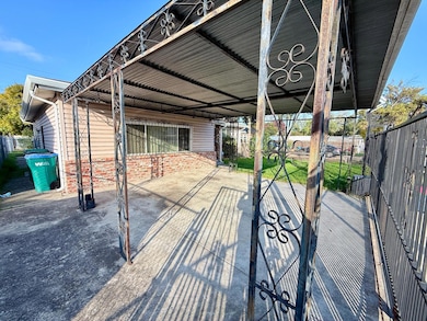 2477 E Washington St, Stockton, CA 95205 - photo 4