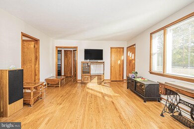 17710 Woodwards Store Rd, Gaithersburg, MD 20877 - photo 5