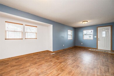 3325 Southland St SW, Cedar Rapids, IA 52404 - photo 5