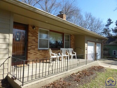 3224 SW Dorr St, Topeka, KS 66604 - photo 2